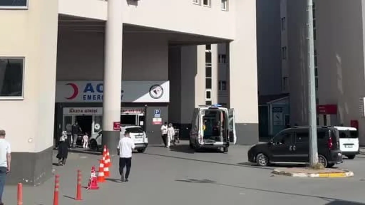 Kızıyla piknikteyken uzaklaştırma kararı verilen kocası tarafından 11 yerinden bıçaklandı