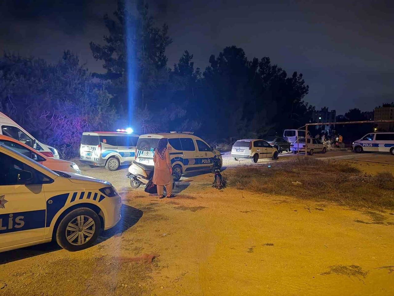 BÖLGEYE POLİS VE SAĞLIK EKİPLERİ SEVK EDİLDİ