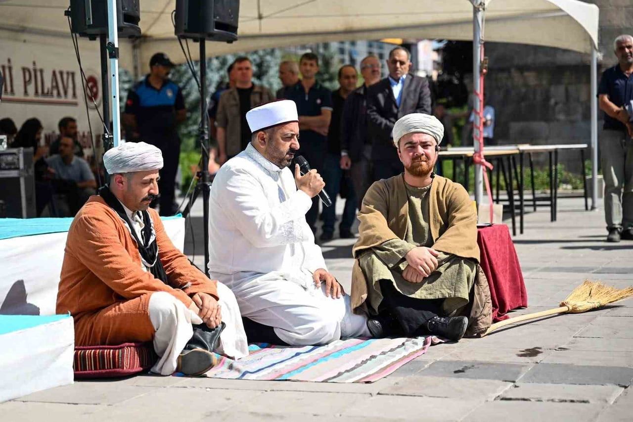 BÜYÜKŞEHİR BELEDİYESİ ŞEHİR TİYATROSU EKİBİ TARAFINDAN ŞED KUŞATMA TÖRENİ YAPILDI.