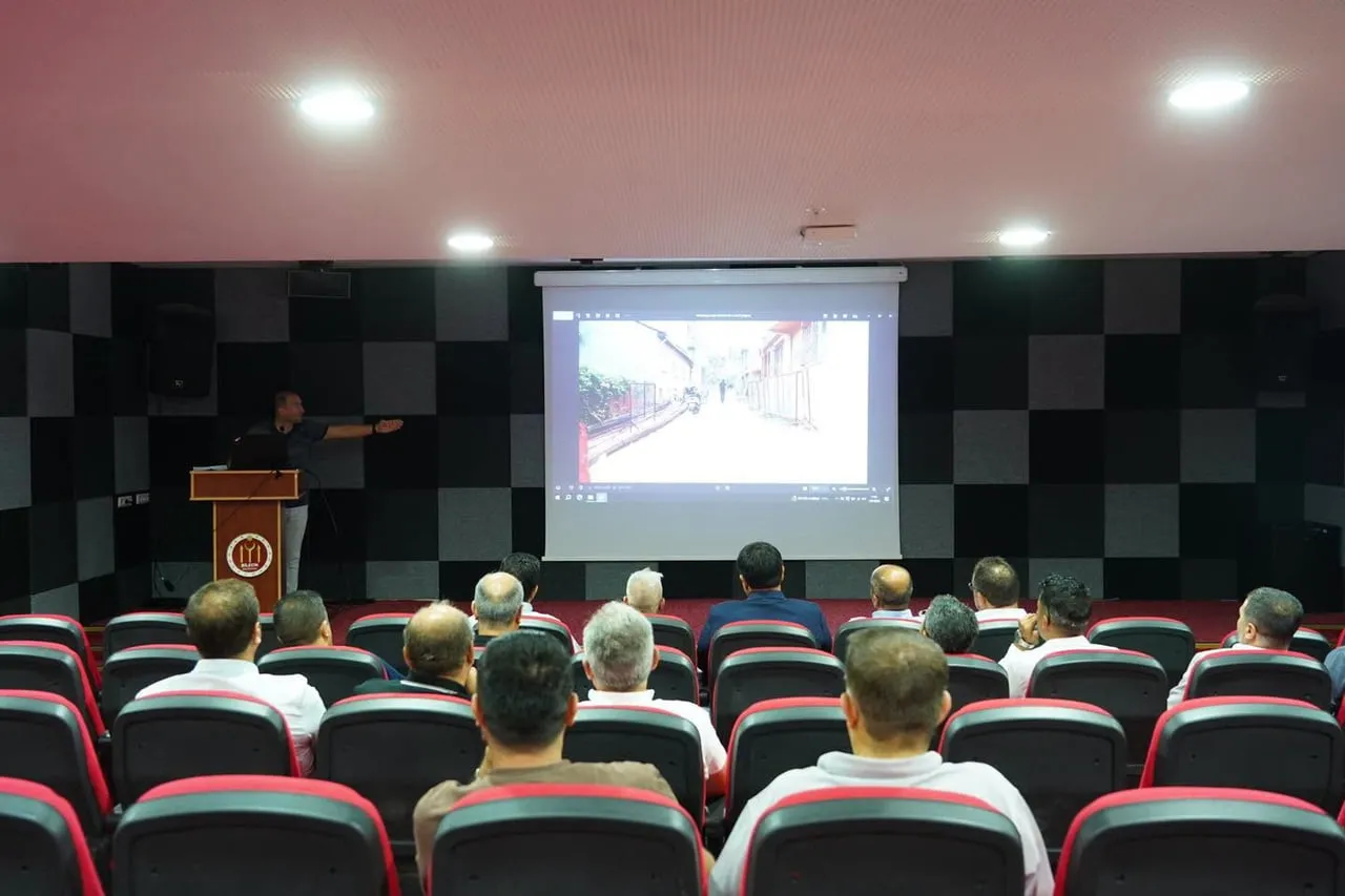 BİLECİK'TE MÜTEAHHİTLERİN TALEP VE GÖRÜŞLERİNİ DİNLEDİ