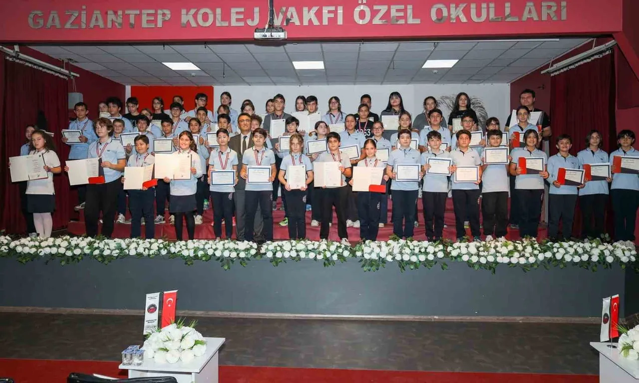 GKV ÖZEL OKULLARINDA CAMBRİDGE VE TOEFL SERTİFİKA TÖRENİ