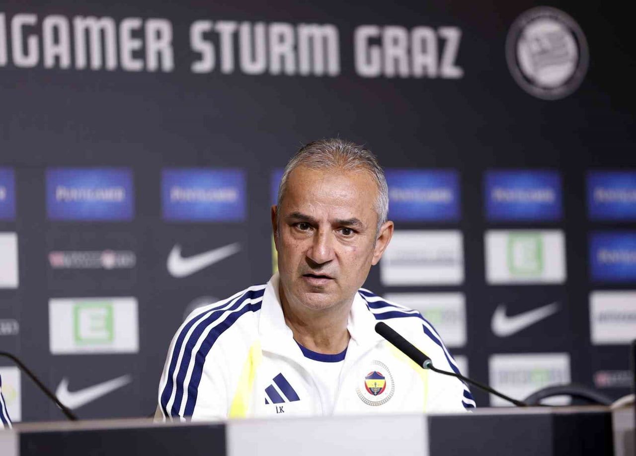 MÜSABAKA ÖNCESİ FENERBAHÇE TEKNİK DİREKTÖRÜ İSMAİL KARTAL, GRAZ LİEBENAU STADI'NDA DÜZENLENEN...