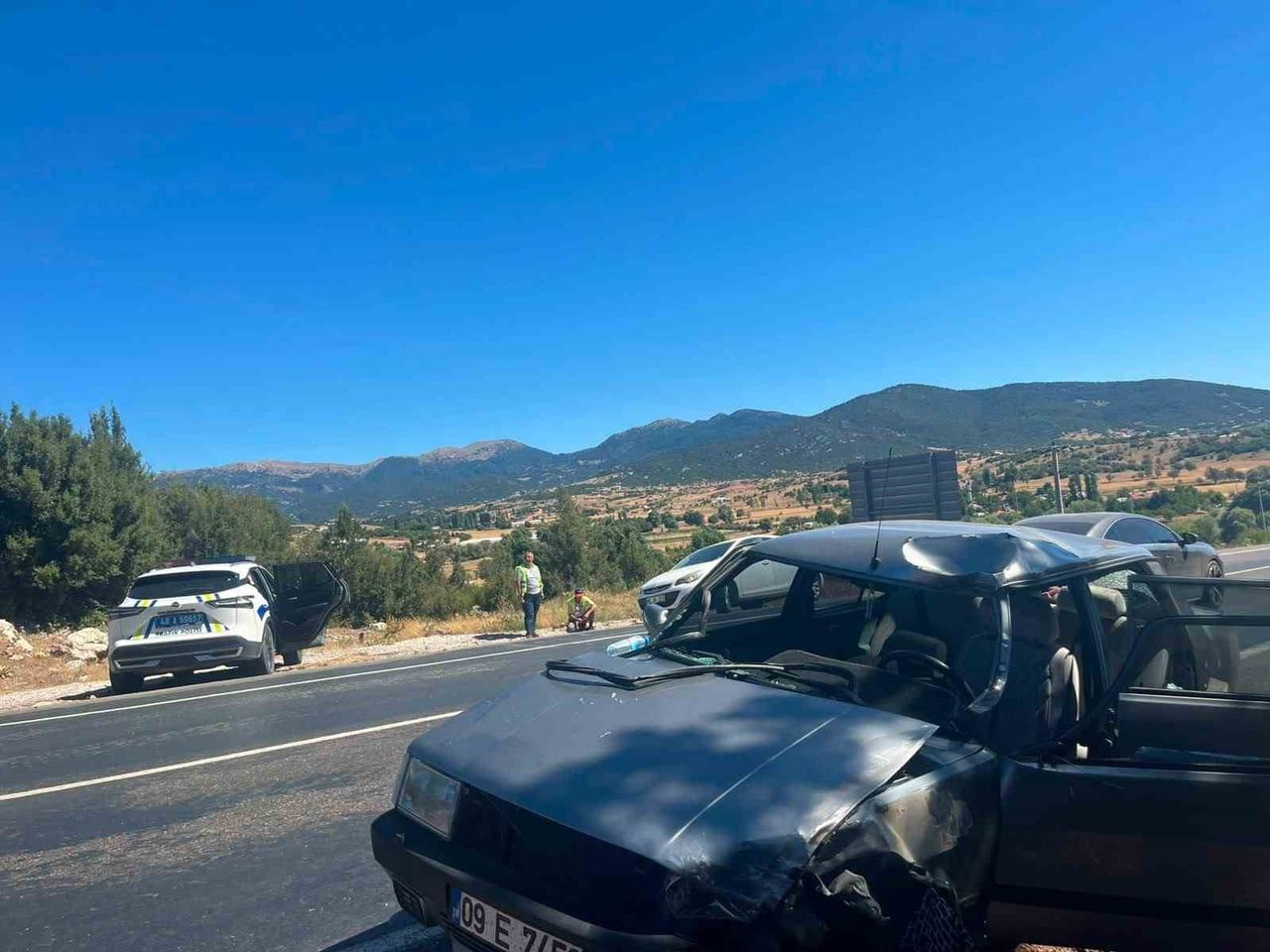MUĞLA'NIN SEYDİKEMER İLÇESİNDE OTOMOBİL İLE MOTOSİKLETİN ÇARPIŞMASI SONUCU MEYDANA GELEN TRAFİK...
