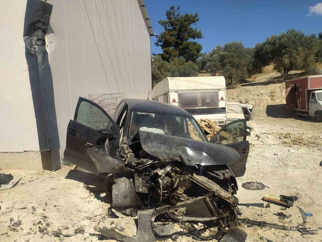 KUŞADASI’NDA TRAFİK KAZASI: 2 YARALI