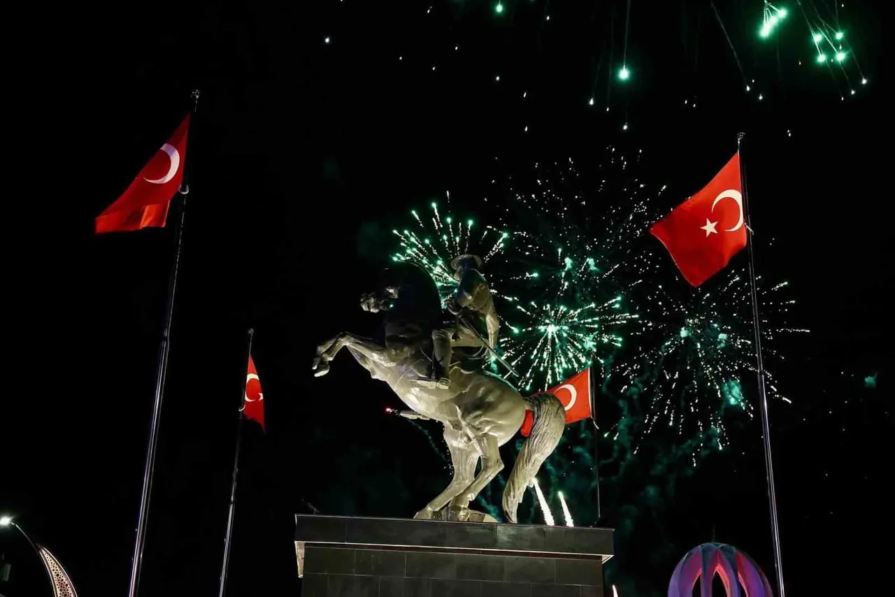 ZAFERİN 104. YILINDA NİĞDE’DE FENER ALAYI DÜZENLENDİ