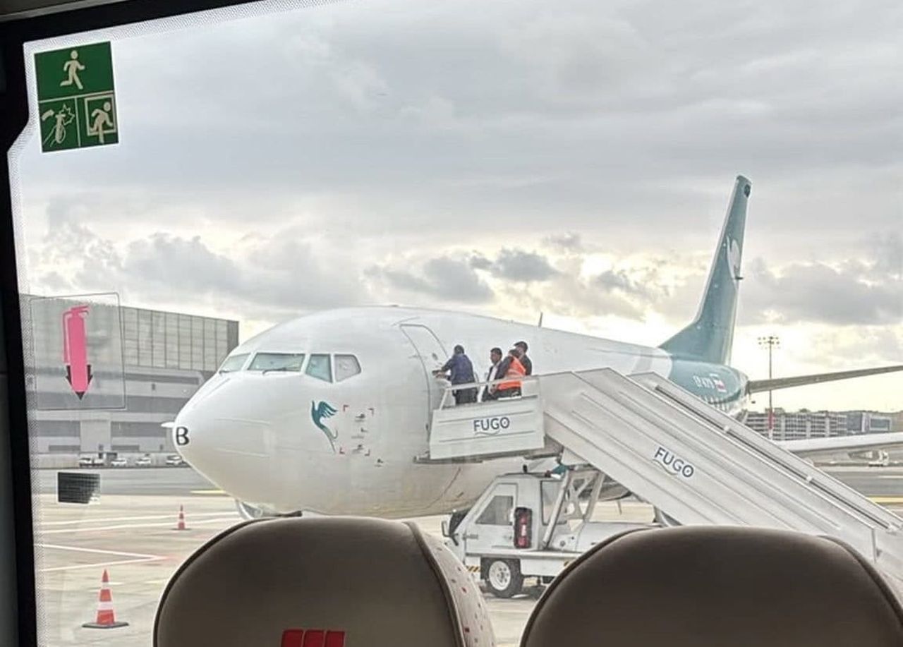 İRANLI HAVAYOLU ŞİRKETİ CASPİAN AİRLİNES'E AİT UÇAK, BORÇLARI SEBEBİYLE İSTANBUL HAVALİMANI'NDA...