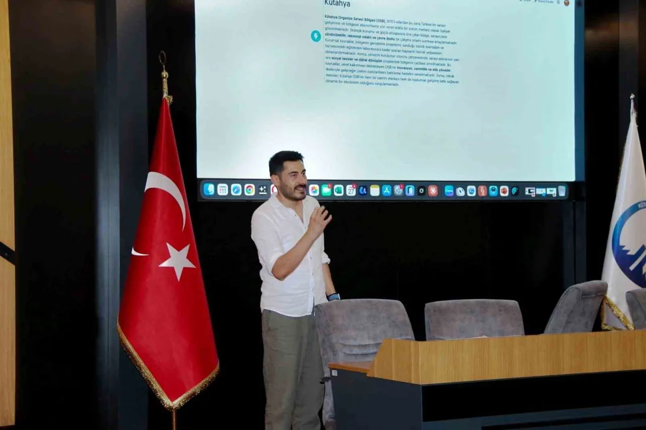 "YAPAY ZEKÂYI İŞ HAYATINDA ETKİN KULLANMA" EĞİTİMİ, EĞİTMEN HARUN SEYHAN'IN ANLATIMIYLA...