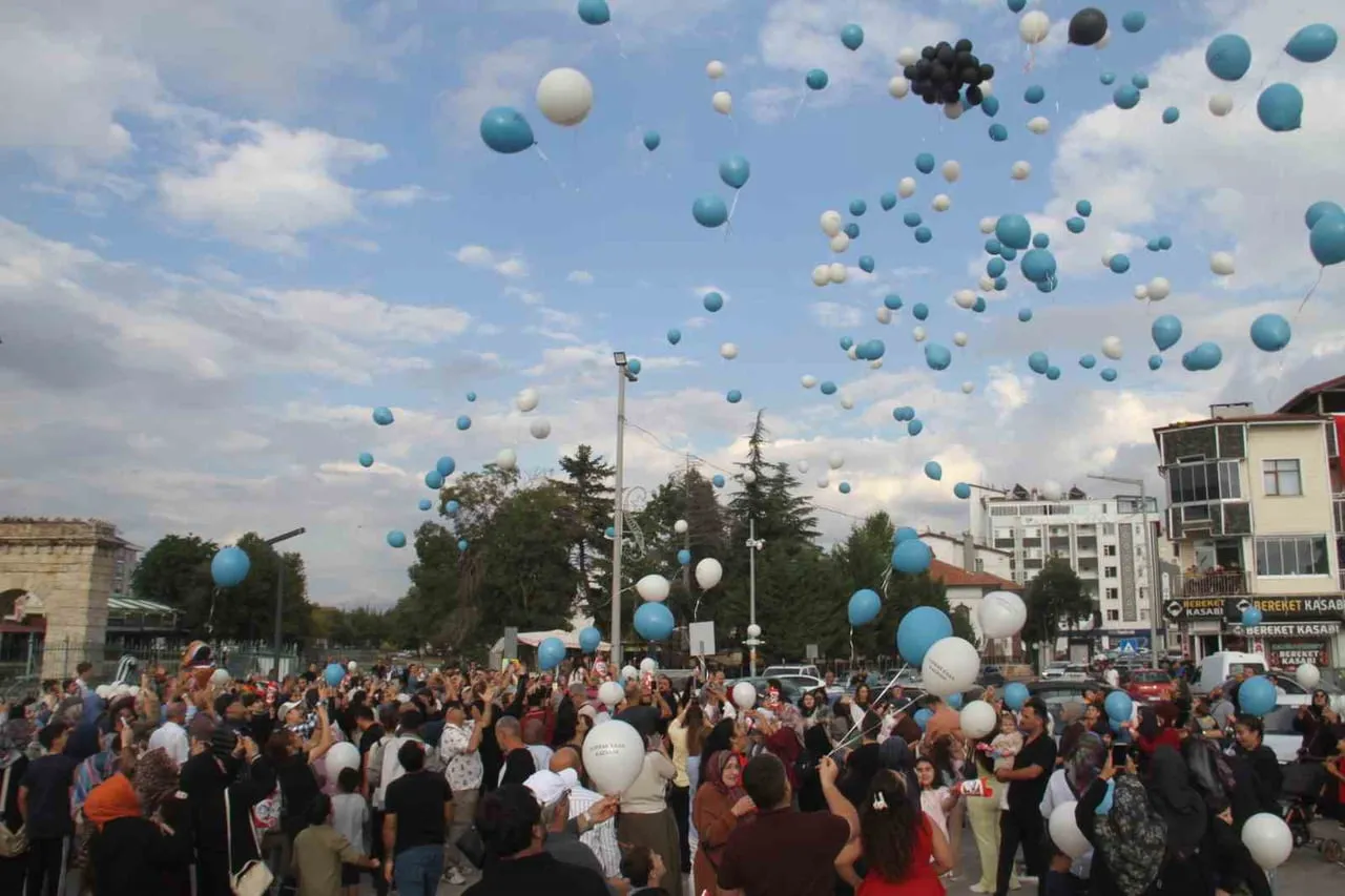 DMD HASTASI 10 YAŞINDAKİ TOPRAK KAAN SELVİ İÇİN 22 AYDIR YÜRÜTÜLEN YARDIM KAMPANYASININ YÜZDE...