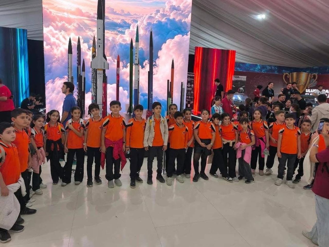 DİYARBAKIR'IN ÇERMİK İLÇESİNDE ÖĞRENCİLER, ŞANLIURFA'DA DÜZENLENEN TEKNOFEST FUARINI...
