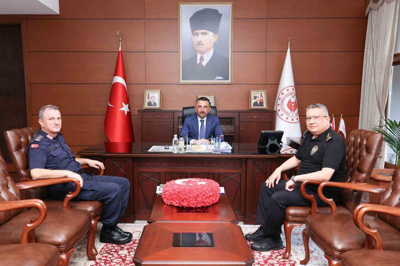 ZONGULDAK VALİSİ OSMAN HACIBEKTAŞOĞLU BAŞKANLIĞINDA İL GENELİNDEKİ GÜVENLİK DURUMUNUN ELE ALINDIĞI...