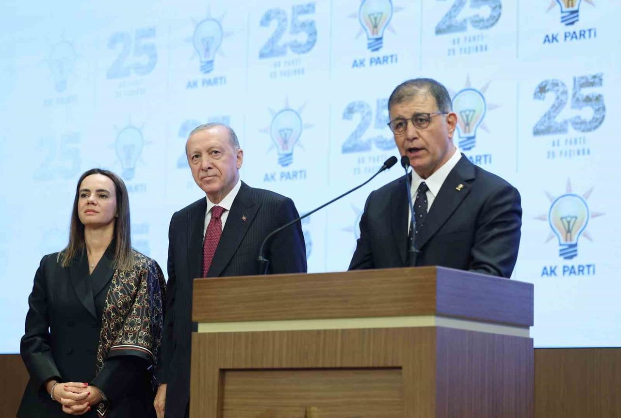 İZMİR BÜYÜKŞEHİR BELEDİYE BAŞKANI CEMİL TUGAY KONUŞMA YAPTI