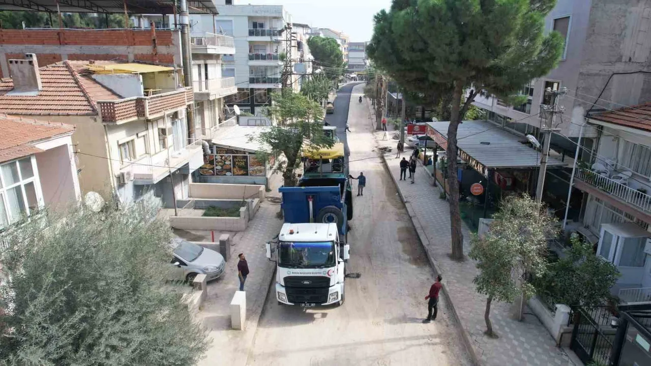 MANİSA’NIN TURGUTLU İLÇESİNDE UZUN SÜREDİR TOZ, ÇÖKMELER VE YAĞIŞLI HAVALARDA SU BİRİKİNTİLERİ...