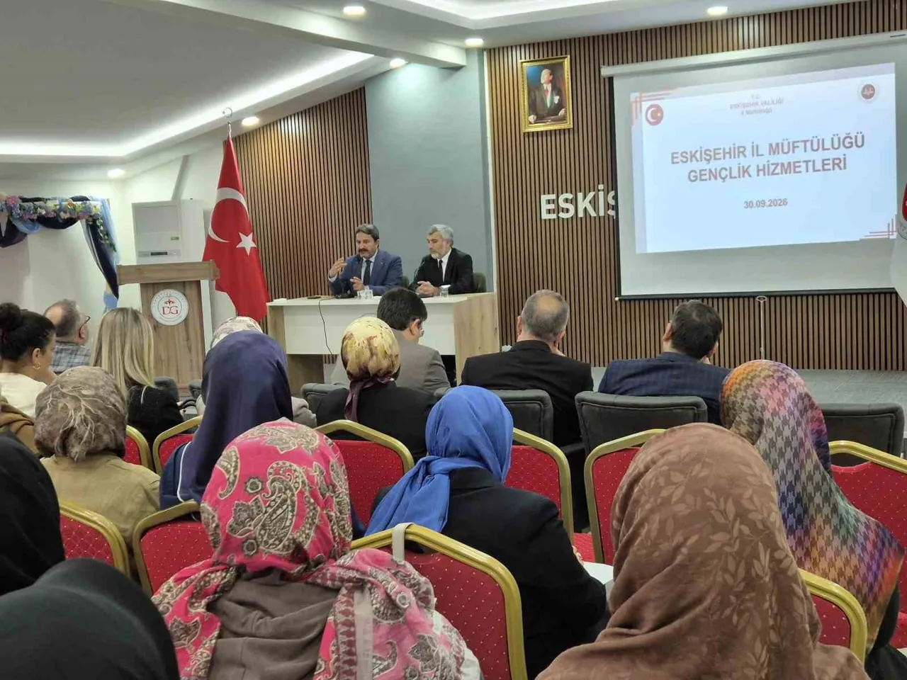 ESKİŞEHİR İL MÜFTÜLÜĞÜ DİYANET GENÇLİK MERKEZİ’NDE GENÇLERE SUNULAN HİZMETLERİN NİTELİĞİNİ VE...