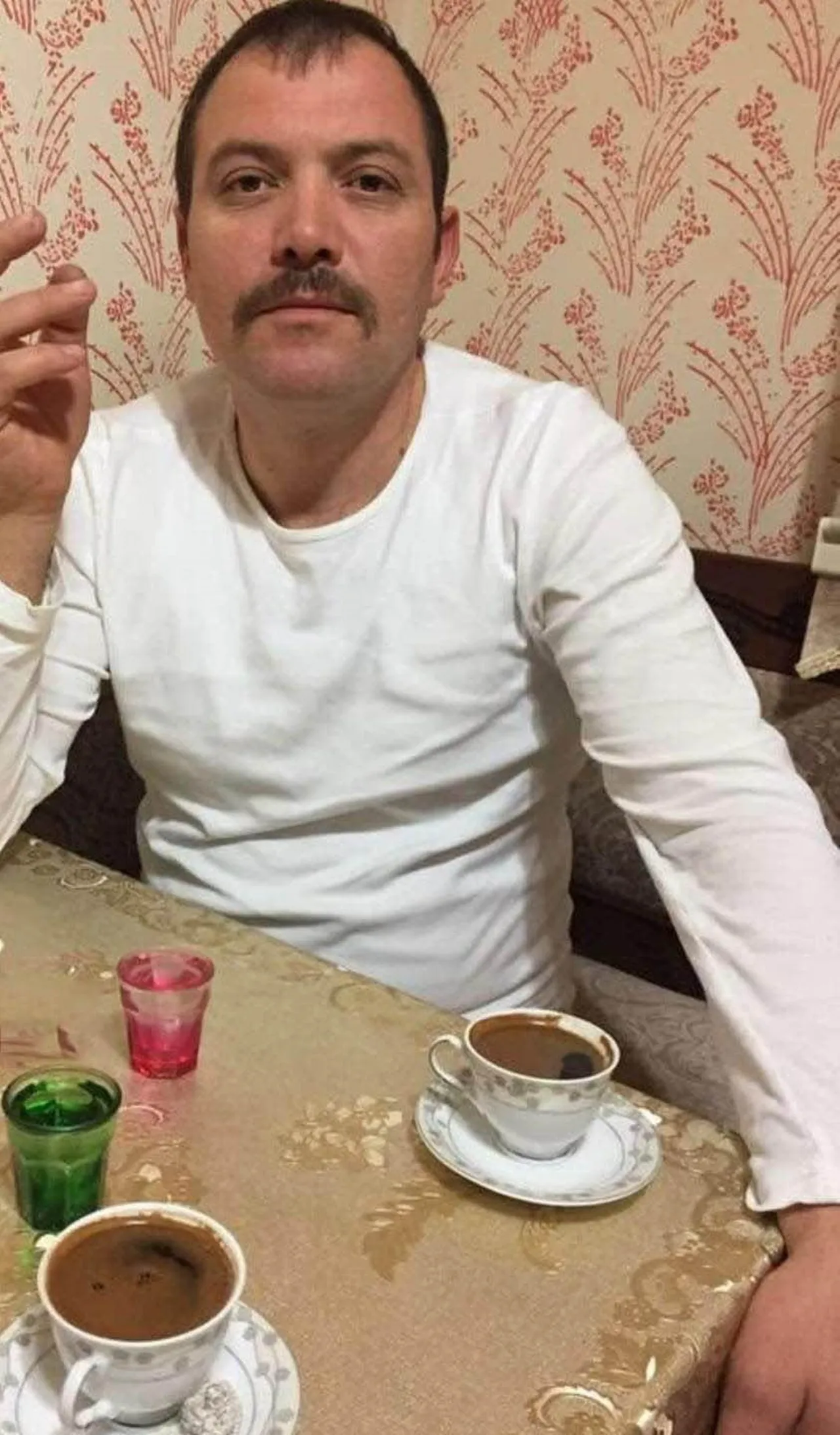 NKARA’NIN ALTINDAĞ İLÇESİNDE OĞLU İLE BİRLİKTE KÖFTE TEZGAHI İŞLETEN 46 YAŞINDAKİ ALİ ARDUÇ...