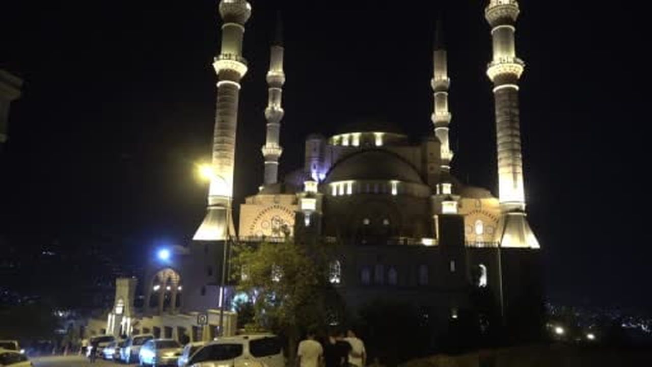 Mevlid Kandili'nde Abdülhamid Han Camii doldu taştı