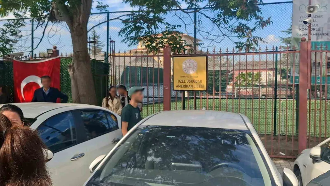 ÜSKÜDAR AMERİKAN LİSESİ'NİN TRAFOSUNDA YANGIN ÇIKTI