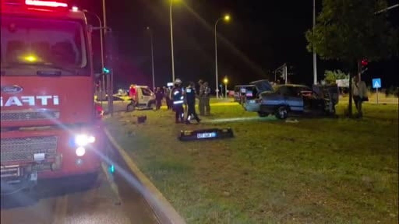Tofaş'ın hurdaya döndüğü kazada 4 kişi yaralandı