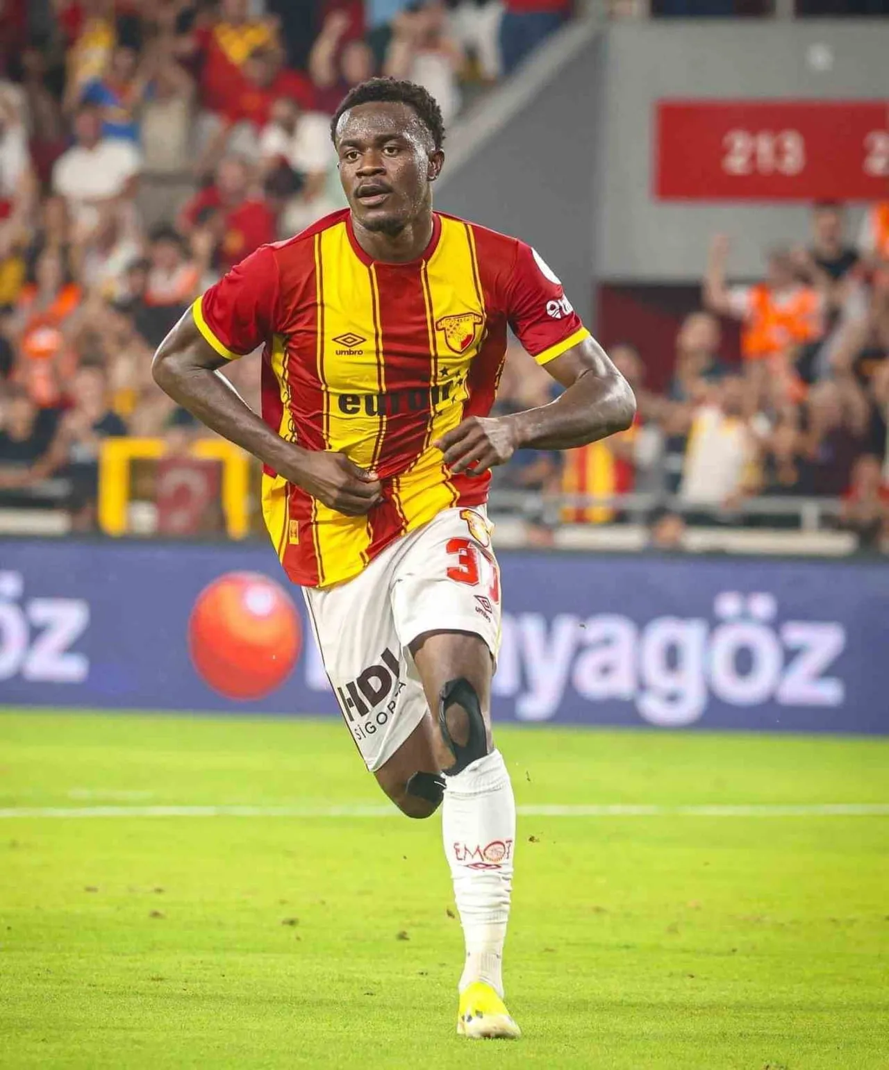 ANTHONY DENNİS, AL-JAZİRA CLUB'A TRANSFER OLDU
