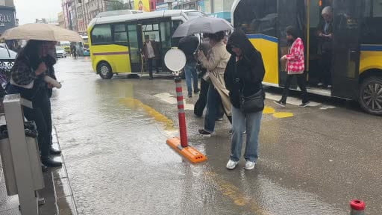 Van'da sağanak vatandaşları hazırlıksız yakalandı