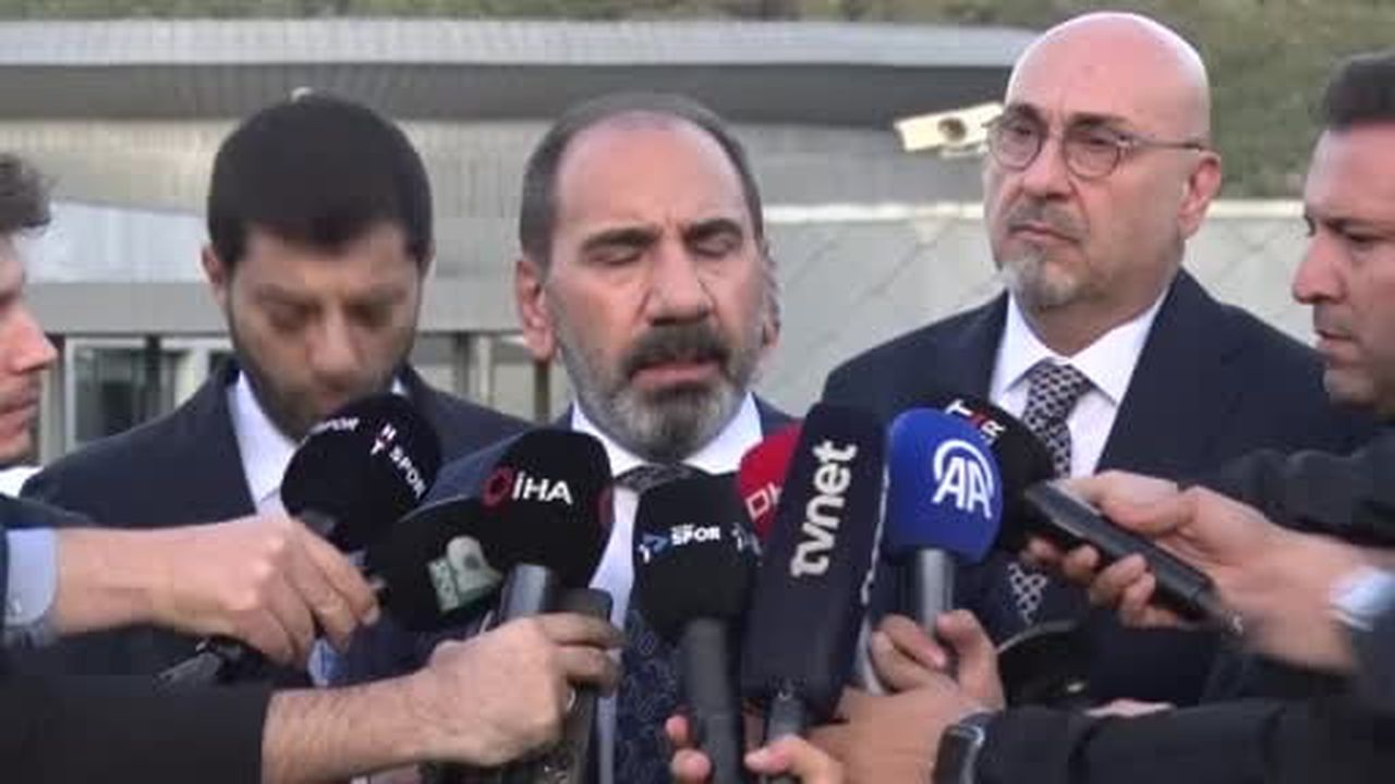 Türkiye Futbol Federasyonu (TFF) Başkan Vekili Mecnun Otyakmaz, kendisiyle birlikte Mustafa...