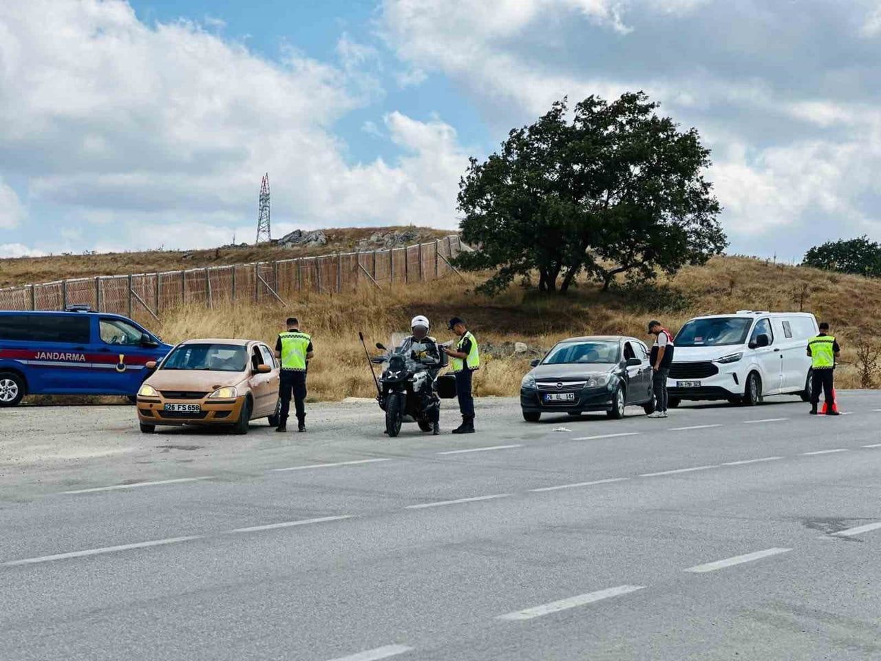 BİLECİK’TE GÜVEN VE HUZUR UYGULAMASINDA 8 YOKLAMA KAÇAĞI YAKALANDI