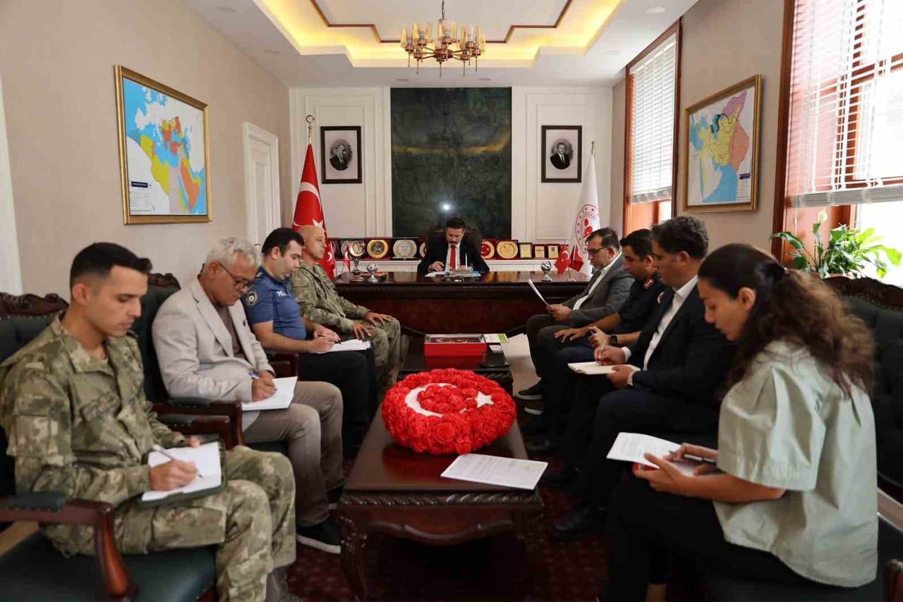ÇANAKKALE'NİN GÖKÇEADA İLÇESİ KAYMAKAMI OSMAN ACAR BAŞKANLIĞINDA, 19 EYLÜL GAZİLER GÜNÜ İLE 22...