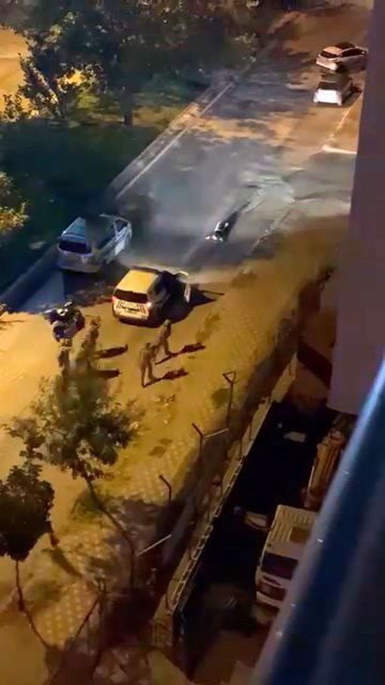 ELAZIĞ’DA SEYİR HALİNDEKİ ARACIYLA HAVAYA ATEŞ AÇARAK İLERLEYEN VE POLİS EKİPLERİ TARAFINDAN...