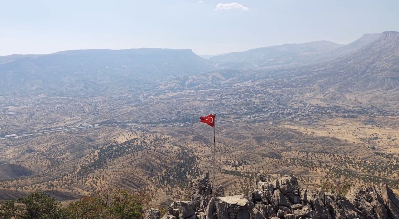 HAKKARİ'NİN DERECİK İLÇESİNE BAĞLI AYDINLIK KÖYÜNDE, KÖY İMAMI TARAFINDAN DAHA ÖNCE HAKİM BİR...