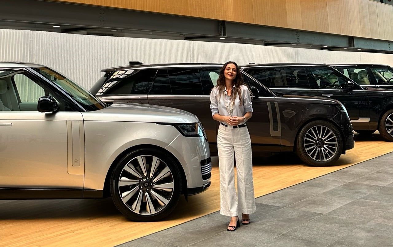 YAŞAR ÜNİVERSİTESİ MEZUNU EDA ERDAL, DÜNYA OTOMOTİV DEVİ JAGUAR LAND ROVER’DA "TASARIM LİDERİ"...