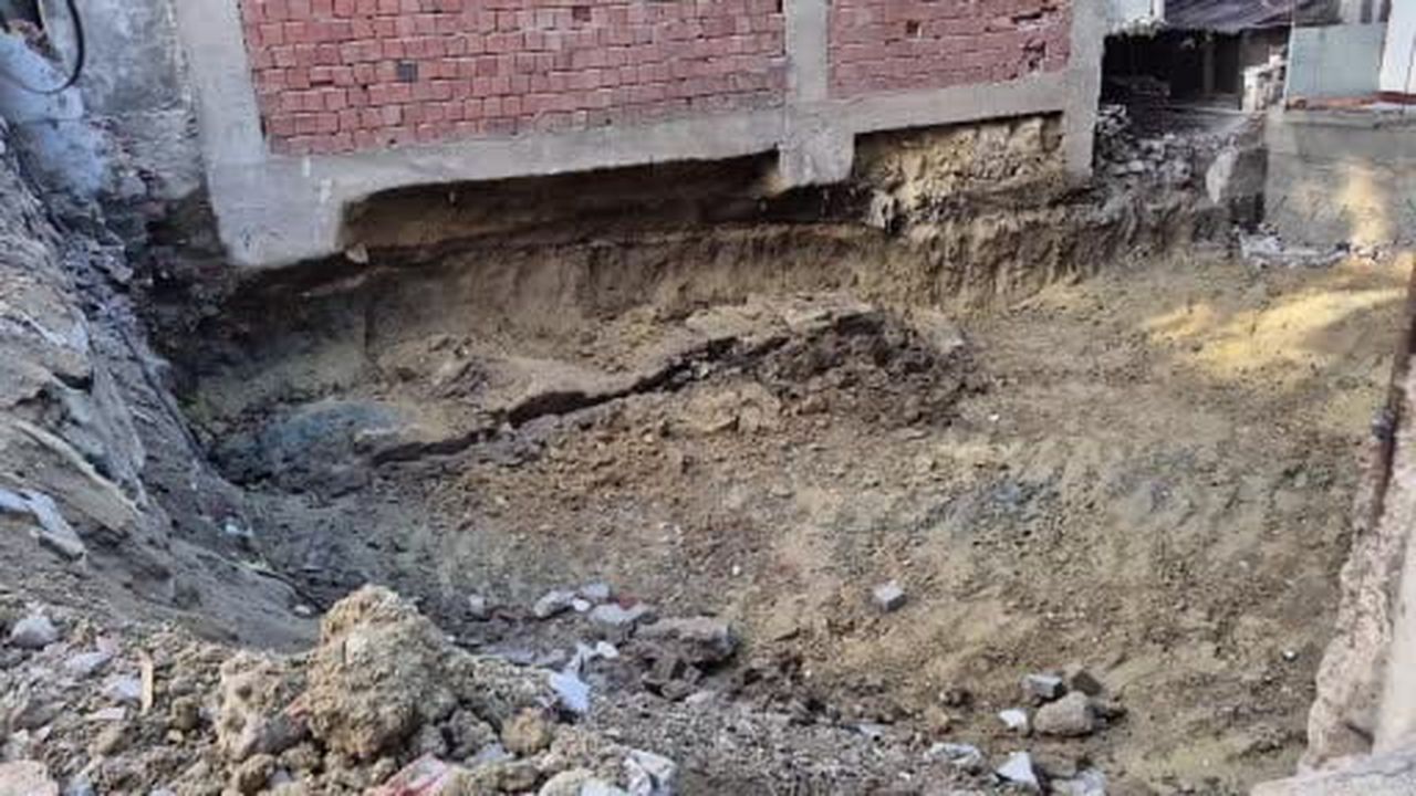 Sultangazi’de temel kazısı sırasında yan bina zarar gördü: Tedbir amaçlı boşaltıldı