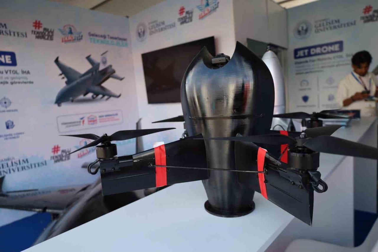 İGÜ TEKNOFEST’E JET DRON PROJESİ VE ELEKTRİK FAN MOTORLU VTOL İHA İLE KATILARAK DİKKATLERİ...