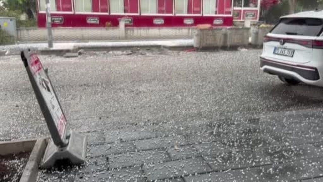 Ardahan’da sağanak ve dolu hayatı olumsuz etkiledi