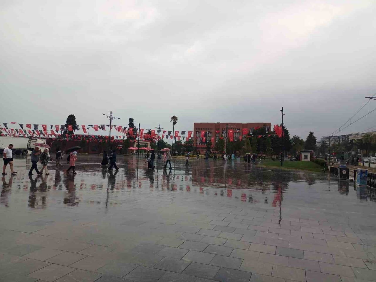 SAMSUN İSTİKLAL MEYDANA VE VALİLİK.