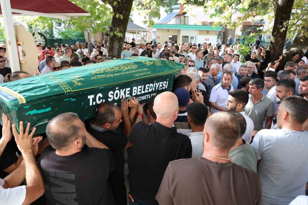 SÖKE’DE 11 YAŞINDAKİ FUTBOLCU GÖZYAŞLARI İLE UĞURLANDI
