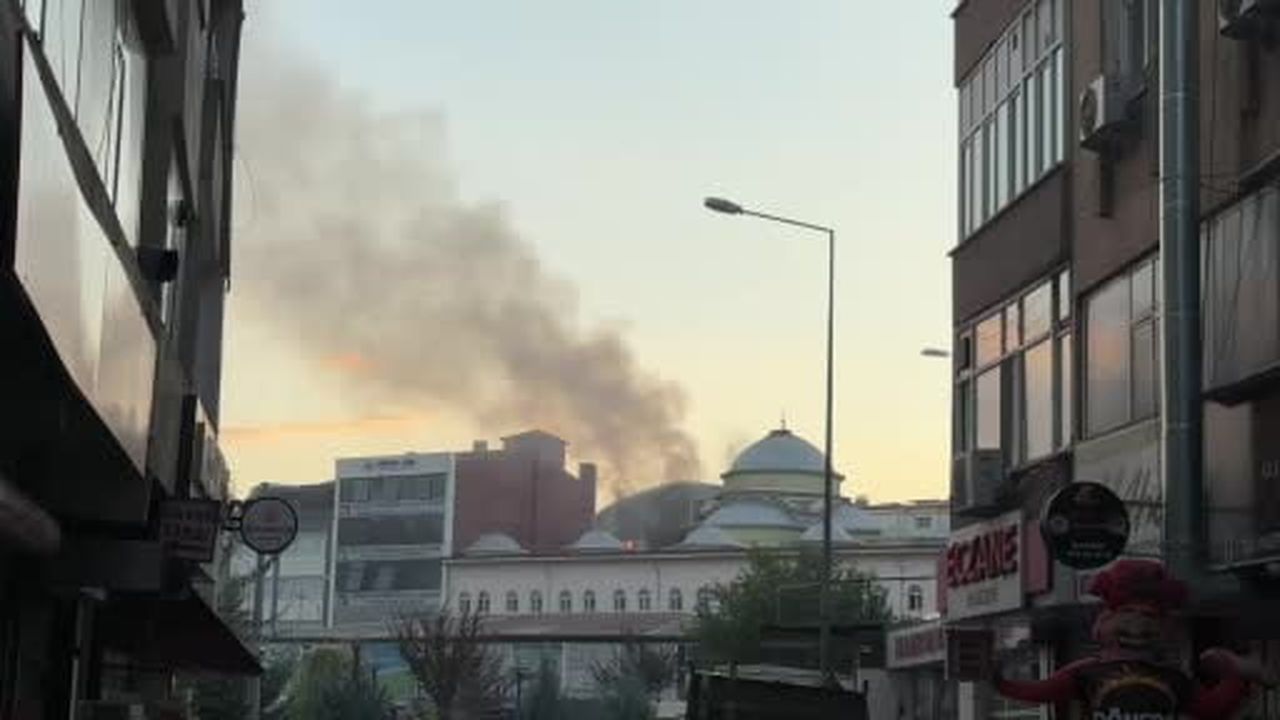 Iğdır’da dubleks dairede çıkan yangında 18 kişi dumandan etkilendi