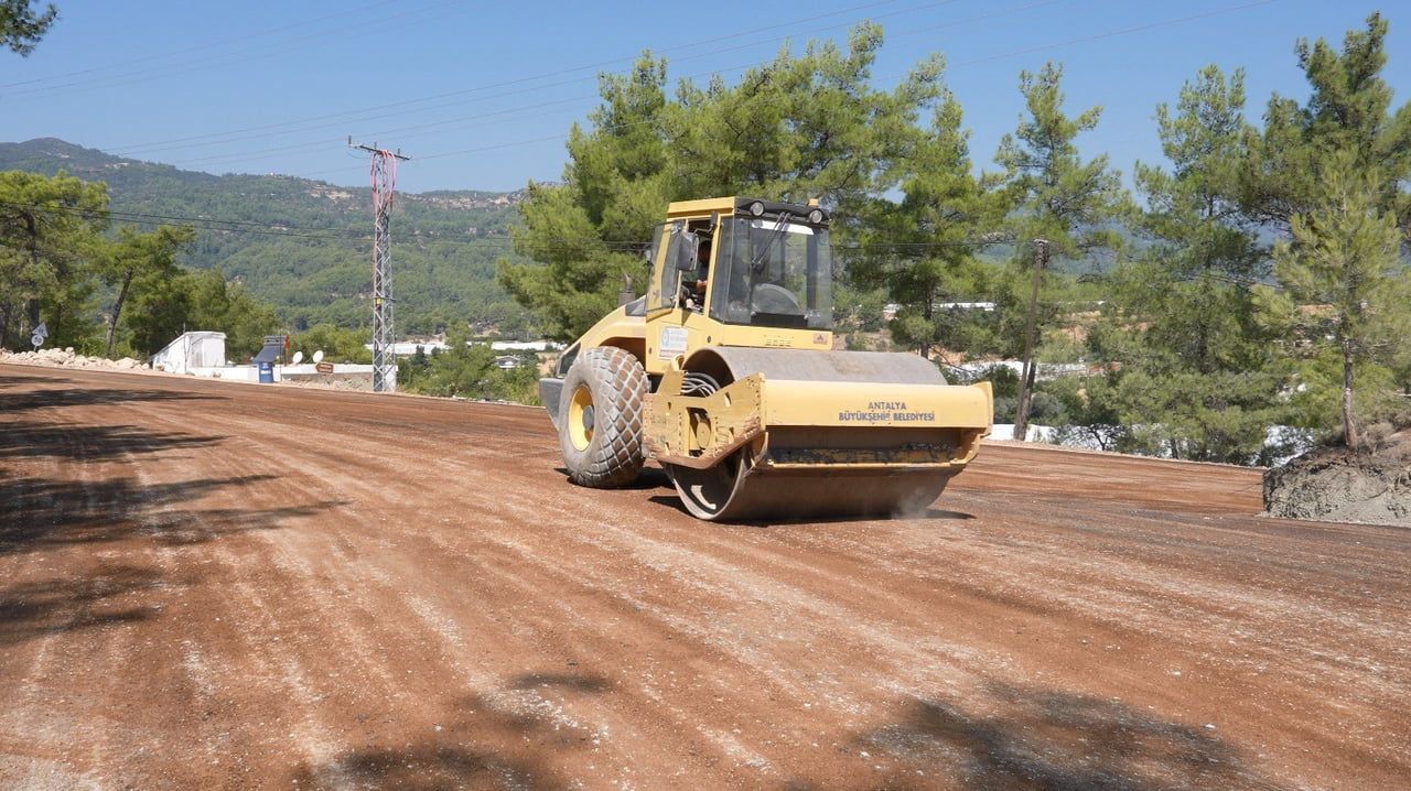 ANTALYA BÜYÜKŞEHİR BELEDİYESİ, KAŞ’IN KIRSAL MAHALLELERİNDE YOL ÇALIŞMALARINI SÜRDÜRÜYOR. İLÇEYE...