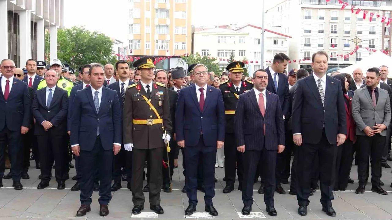 KARS’TA 30 AĞUSTOS ZAFER BAYRAMI’NIN 104. YIL DÖNÜMÜ COŞKUYLA KUTLANDI(KARS-İHA)