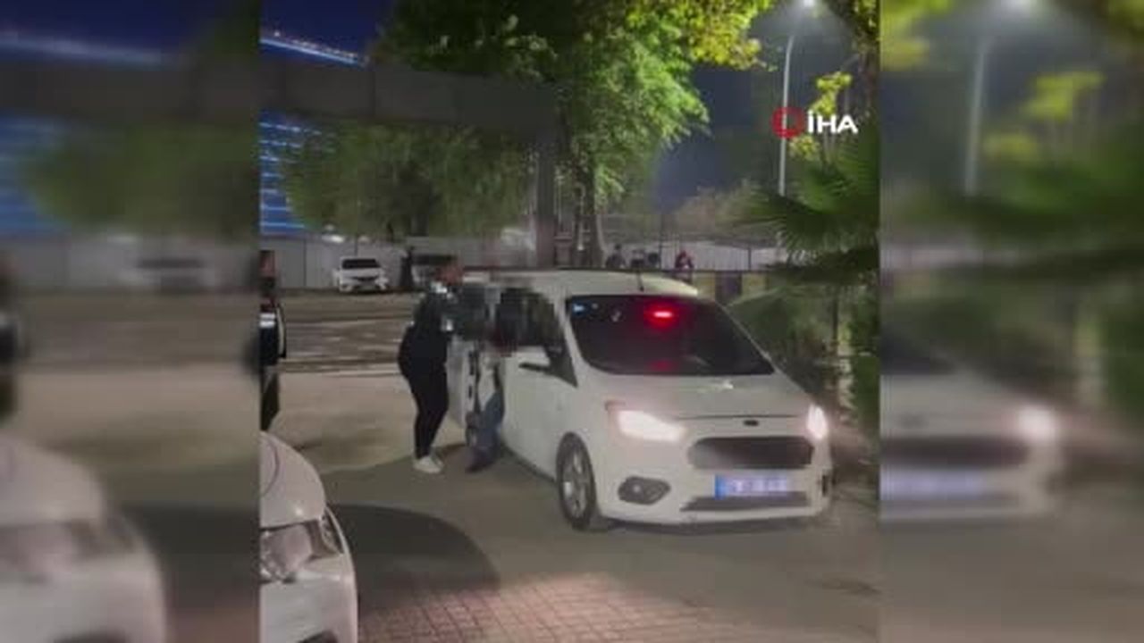 Kadıköy'de intihara kalkışan şahıs polis ekiplerince ikna edilerek teslim oldu