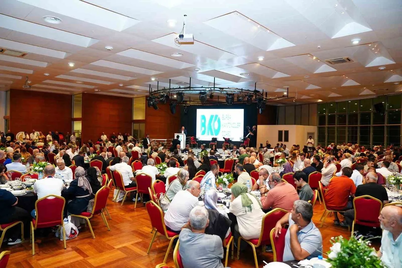 BURSA KANTİNCİLER ODASI, 2026-2027 EĞİTİM ÖĞRETİM YILI BİLGİLENDİRME TOPLANTISI'NDA ÜYELERİYLE BİR...