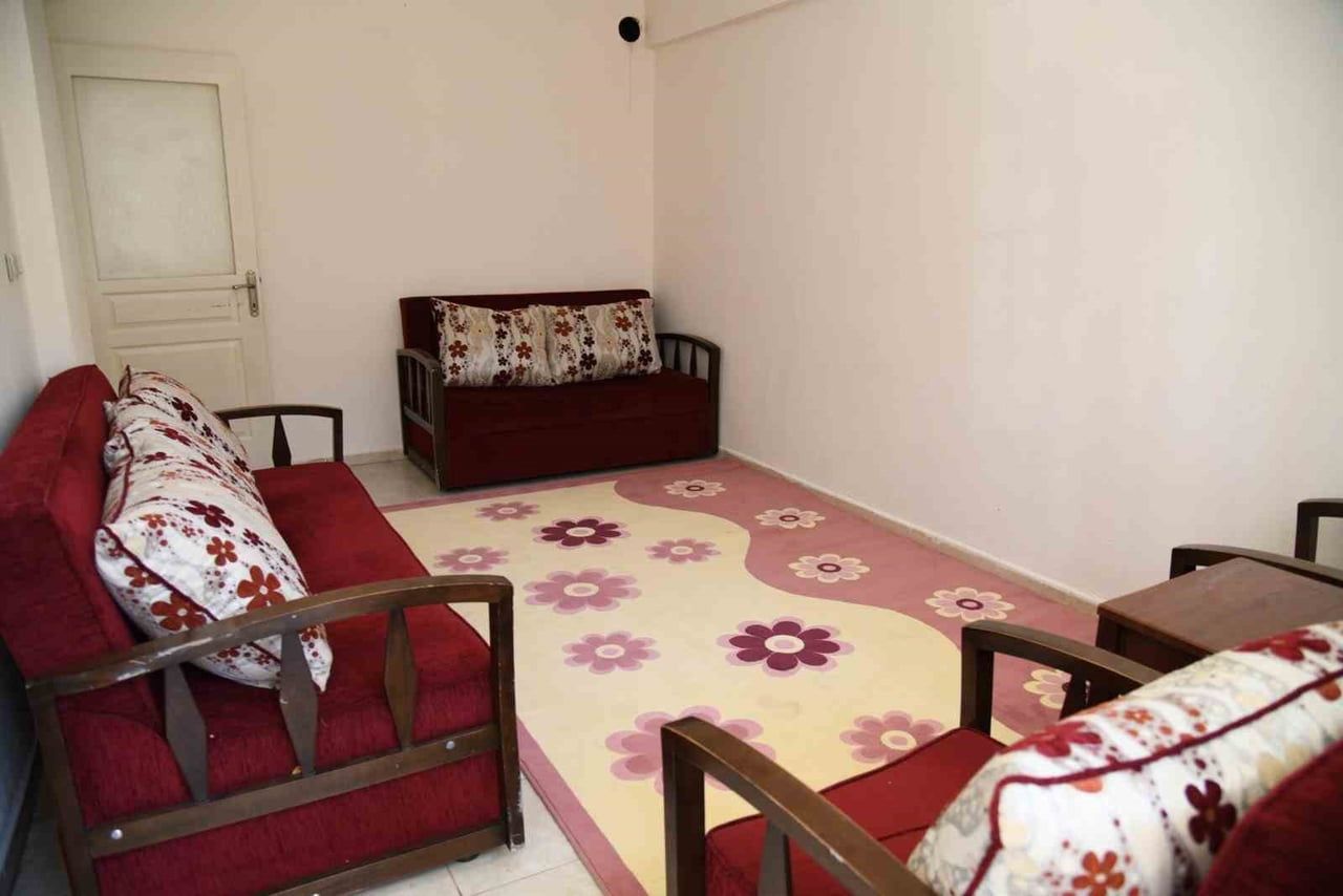 MANİSA’NIN YUNUSEMRE İLÇESİNDE BİR EVDEN YAKLAŞIK 35 TON ÇÖP ÇIKARILMASININ ARDINDAN BELEDİYE...