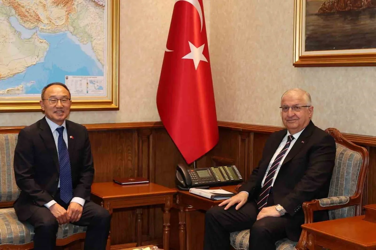 MİLLÎ SAVUNMA BAKANI YAŞAR GÜLER, GÜNEY KORE’NİN ANKARA BÜYÜKELÇİSİ SUKJONG BOO’YU KABUL...