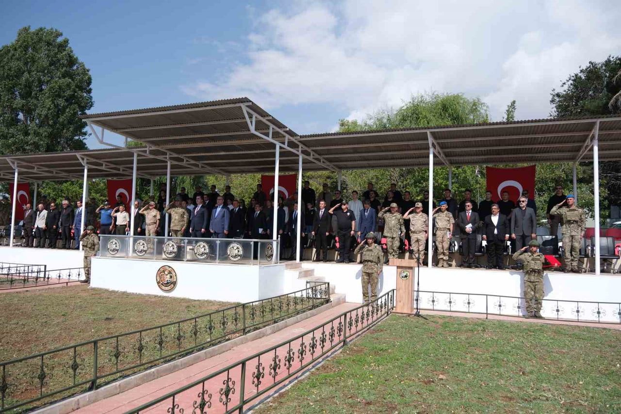 BİTLİS’İN TATVAN İLÇESİNDE BULUNAN 10’UNCU KOMANDO TUGAY KOMUTANLIĞINDA ‘SANCAK VE KOMUTA DEVİR...