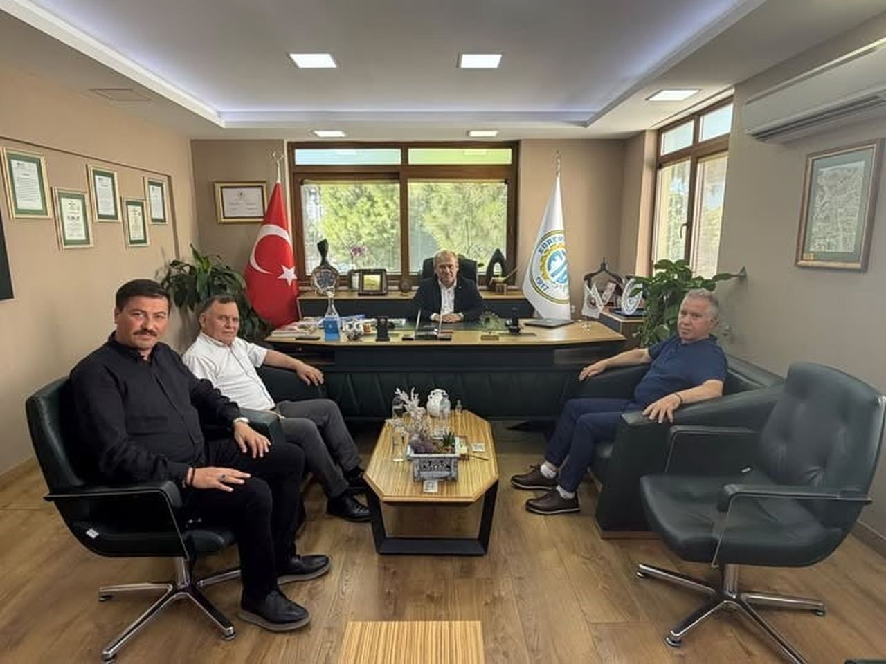 EDREMİT TİCARET ODASI (ETO) GEÇMİŞ DÖNEM YÖNETİM KURULU BAŞKANLARINDAN MEHMET ERTAŞ, ODAYI ZİYARET...