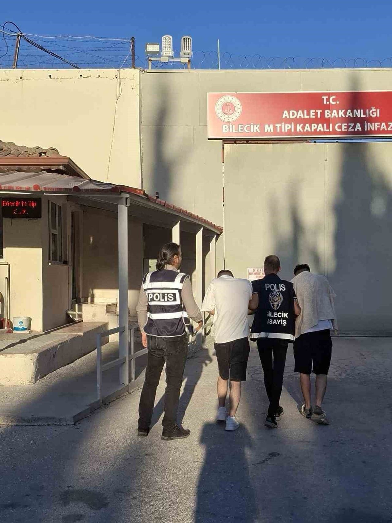 3 MİLYON LİRALIK ZİYNET EŞYASIYLA YAKALANDILAR: 2 ŞÜPHELİ TUTUKLANDI