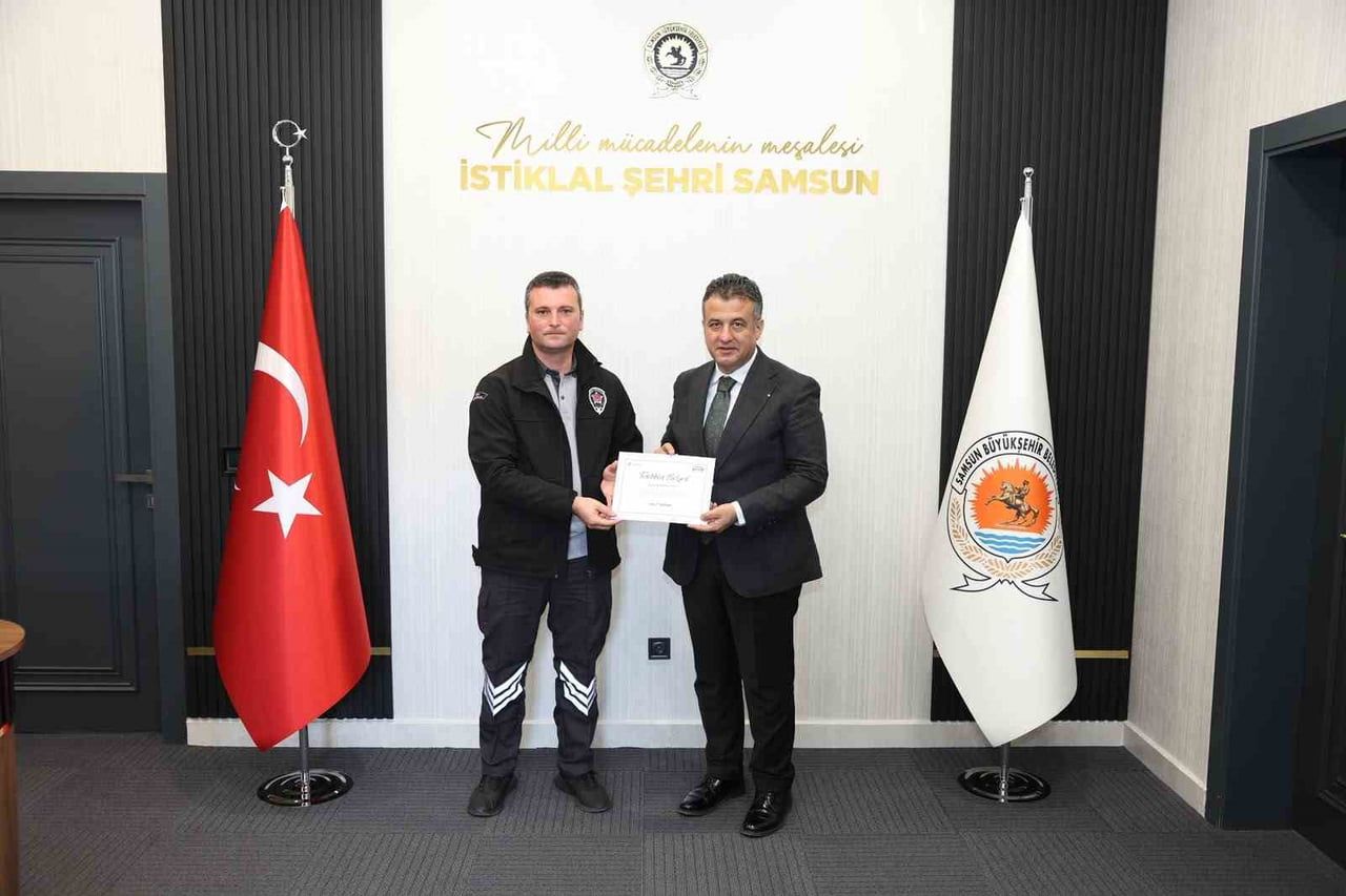 GÖREV YAPTIĞI SIRADA GÖSTERDİĞİ HIZLI VE CESUR MÜDAHALEYLE BİR ÇOCUĞUN HAYATININ KURTULMASINA...