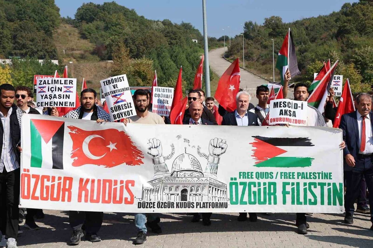DÜZCE ÜNİVERSİTESİ ÖĞRENCİ TOPLULUKLARI, FİLİSTİN’DE YAŞANAN ŞİDDETE DİKKAT ÇEKMEK VE FARKINDALIK...