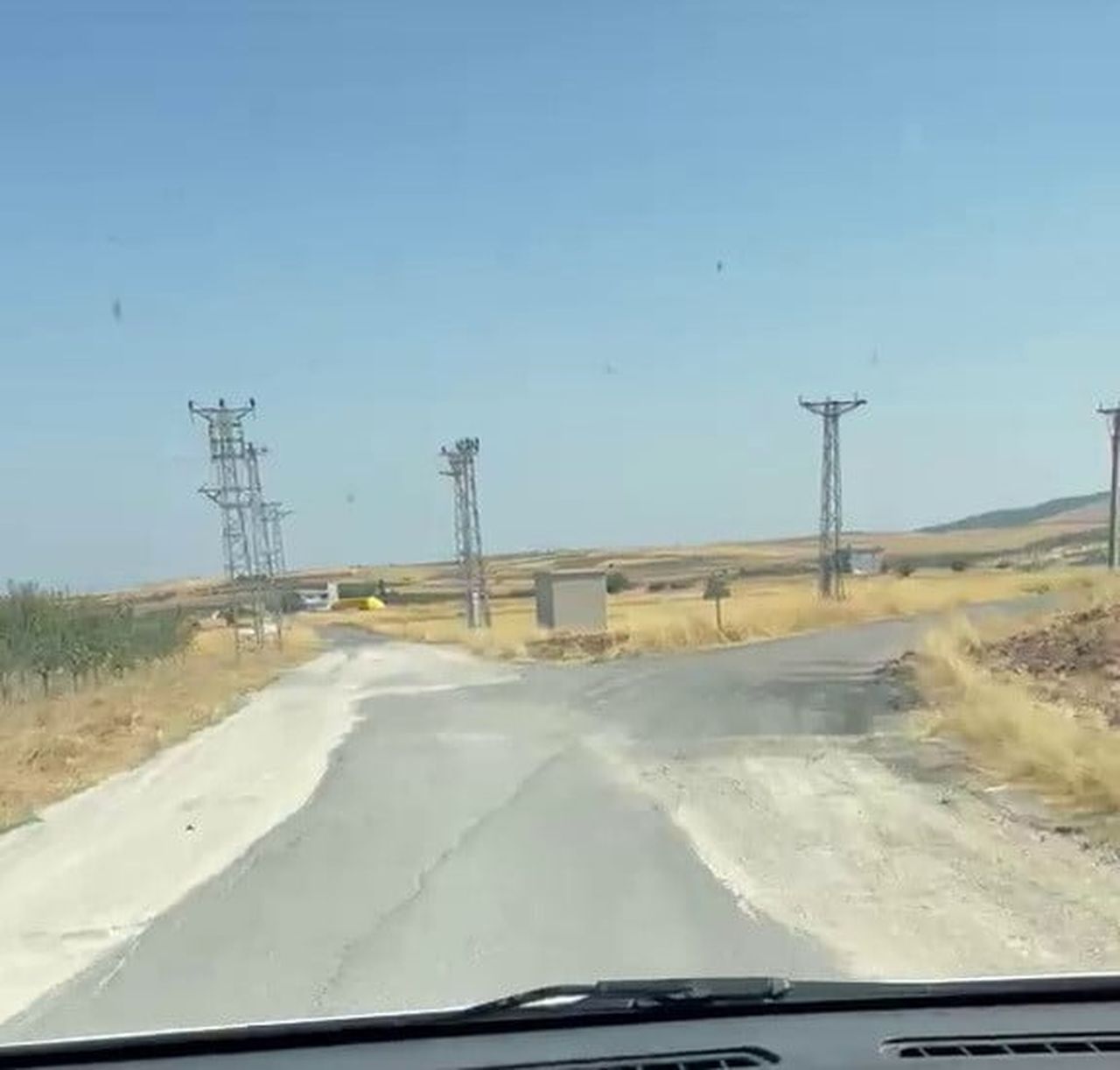 ADIYAMAN MERKEZE BAĞLI BEBEK KÖYÜ’NÜN ULAŞIMINI SAĞLAYAN YOLUN BOZUK VE BAKIMSIZ OLMASI...