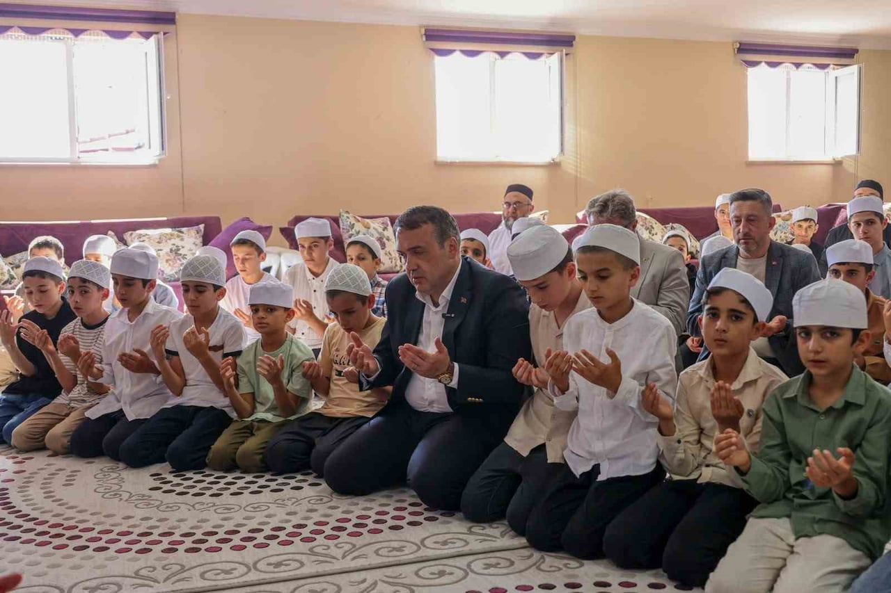 VALİ SÖZER HAFIZ ADAYLARIYLA BİR ARAYA GELDİ
