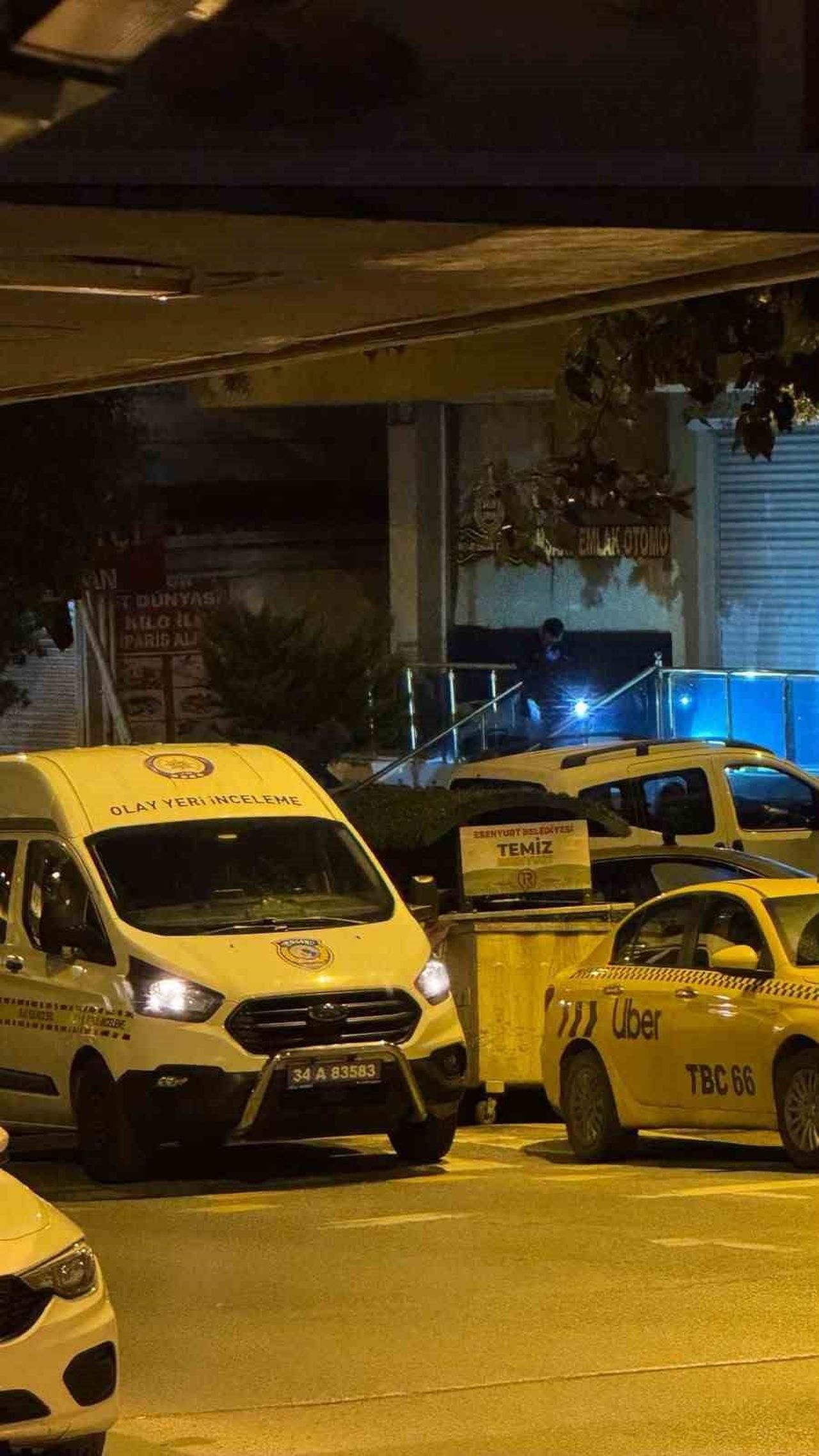 İSTANBUL ESENYURT'TA BİR EMLAK OFİSİNE HENÜZ KİMLİĞİ BELİRLENEMEYEN ŞAHIS YA DA ŞAHISLAR...