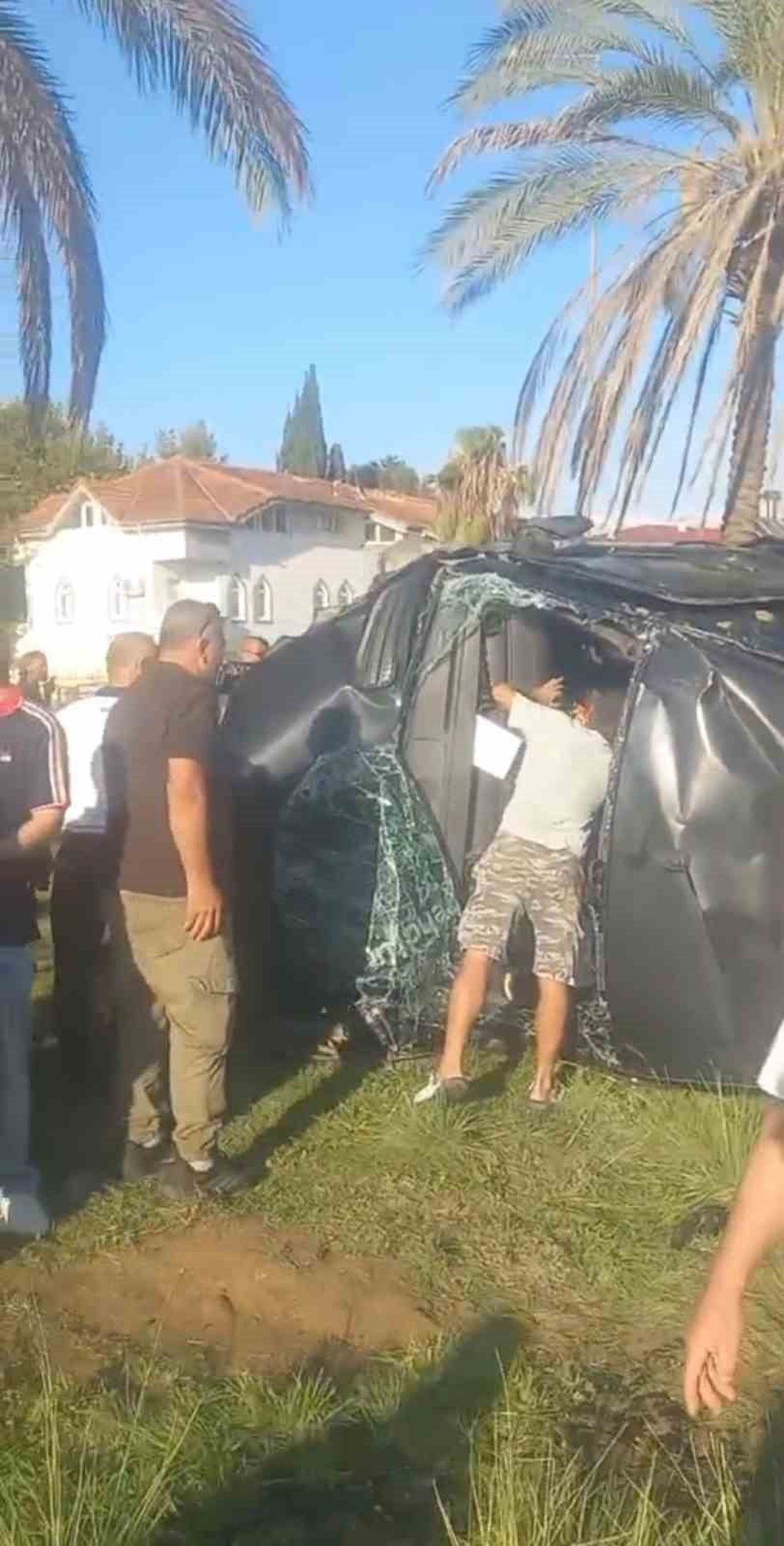 ANTALYA'NIN MANAVGAT İLÇESİNDE TUR MİNİBÜSÜ, KAMYONET VE OTOMOBİLİN ÇARPIŞMASI SONUCU MEYDANA...